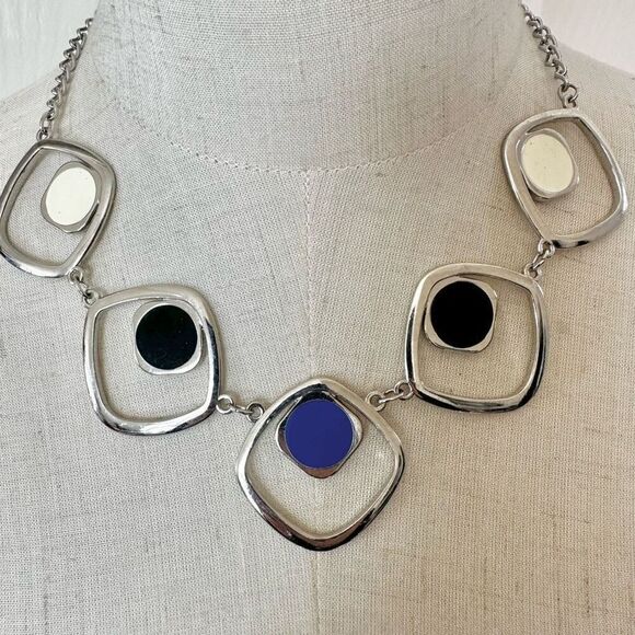 Silver tone geometric statement necklace Jewelry - Silver tone geometric statement necklace